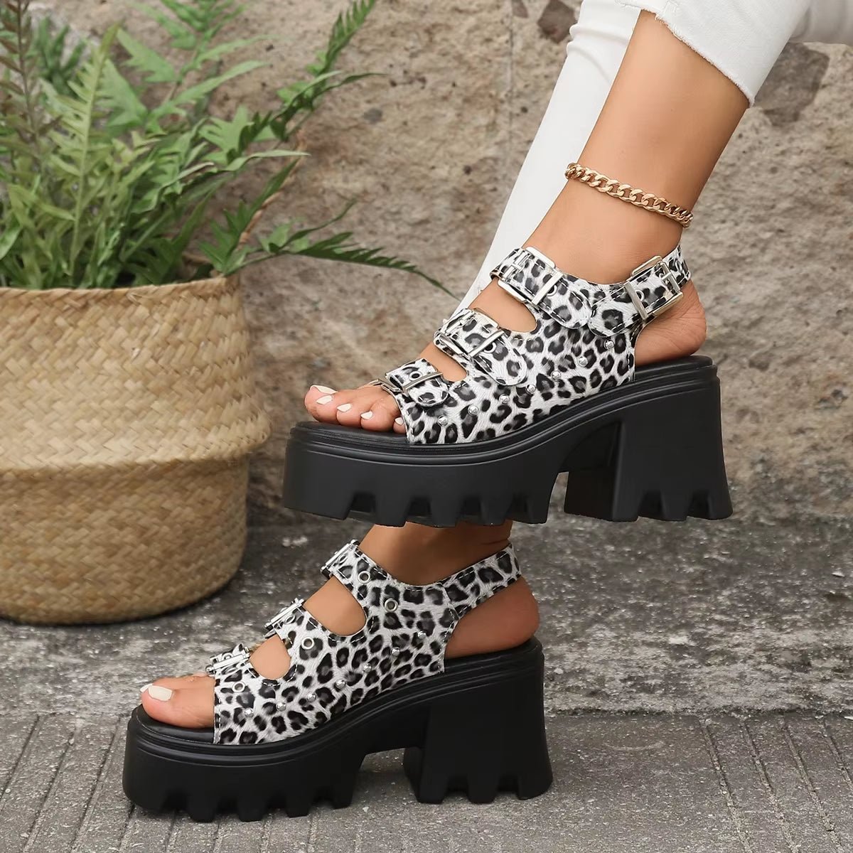 Monolithe Platform Buckle Sandals - ARDEN ROVE
