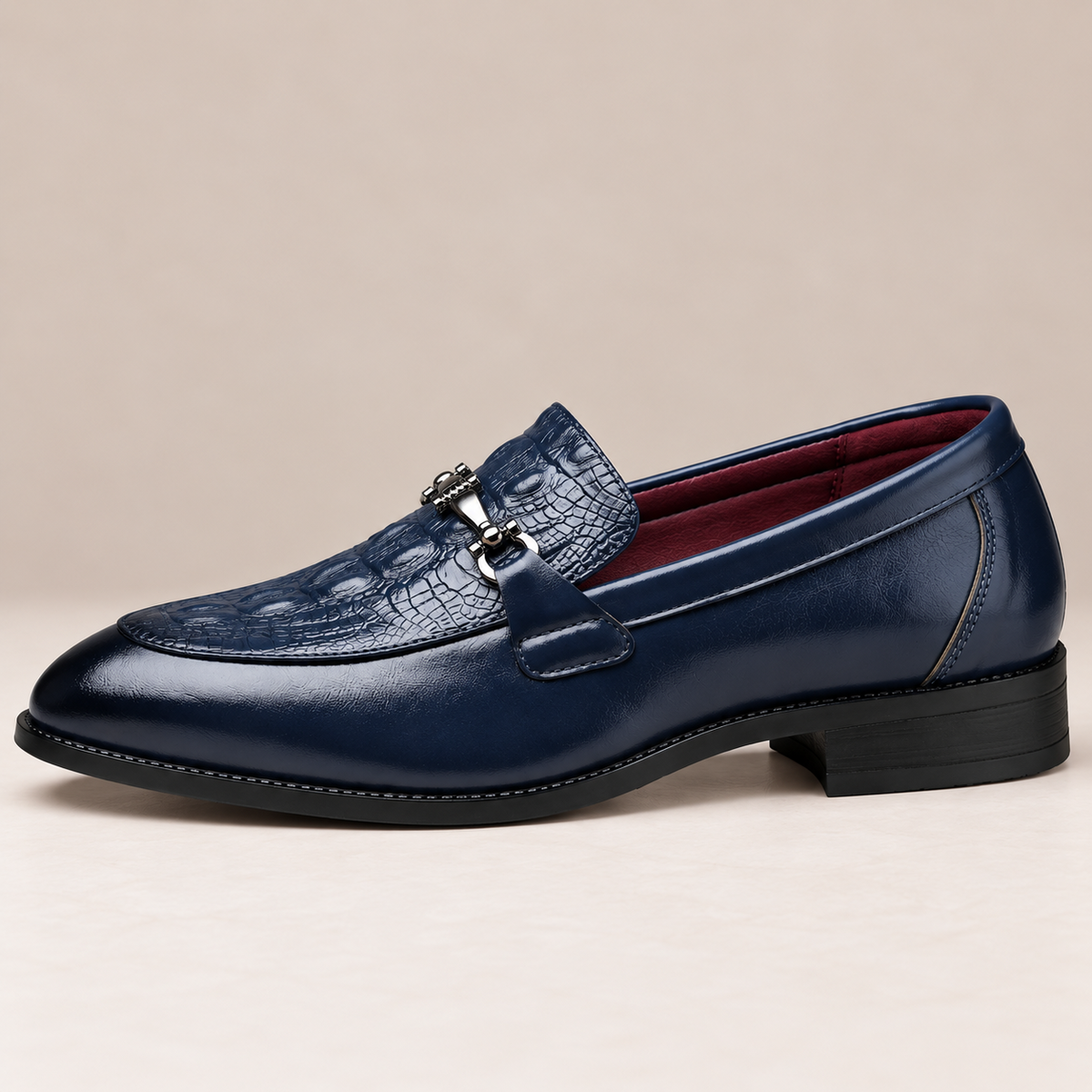 Rovian Slipper aus poliertem Leder mit Trensendetail