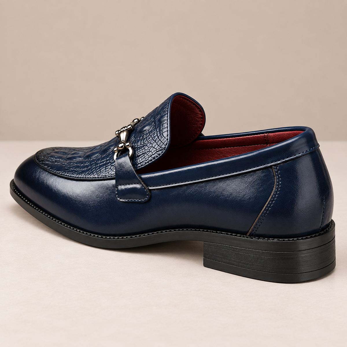 Rovian Slipper aus poliertem Leder mit Trensendetail