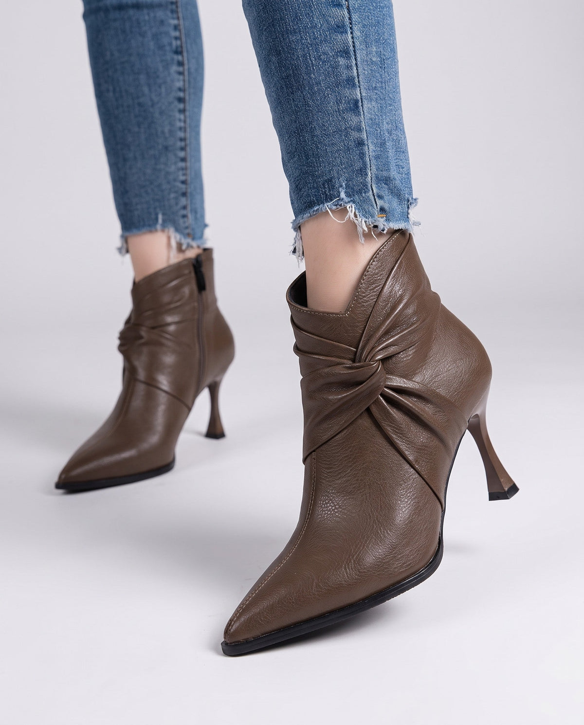 Botins de biqueira fina Vespera